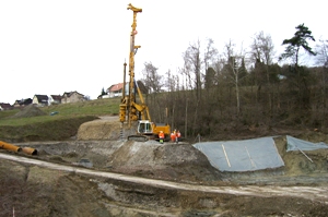 060329_Beginn_Pfahlbohrungen_klein.JPG